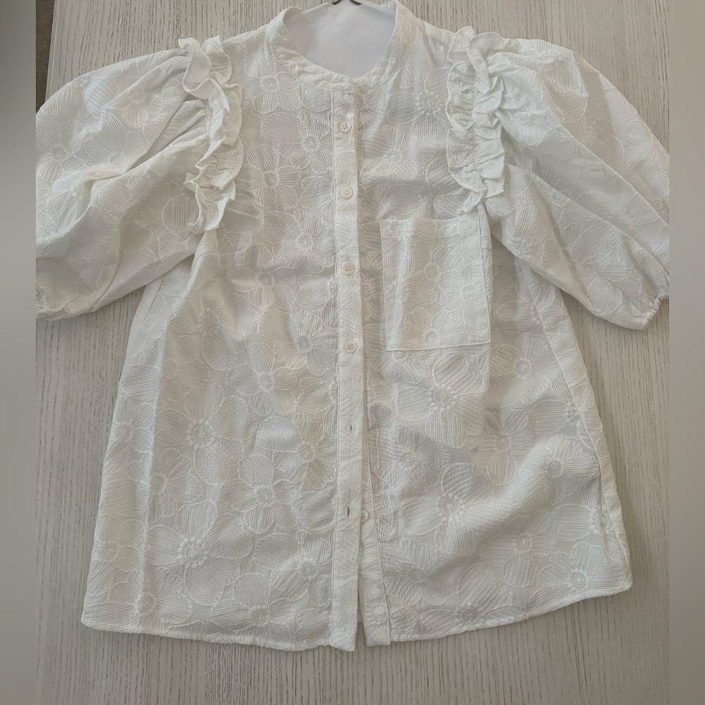 Frnch Paris brand white floral top. Size XS